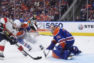 Brad Marchand (à gauche) a inscrit le but en or en deuxième prolongation. KEYSTONE/AP/DARRYL DYCK